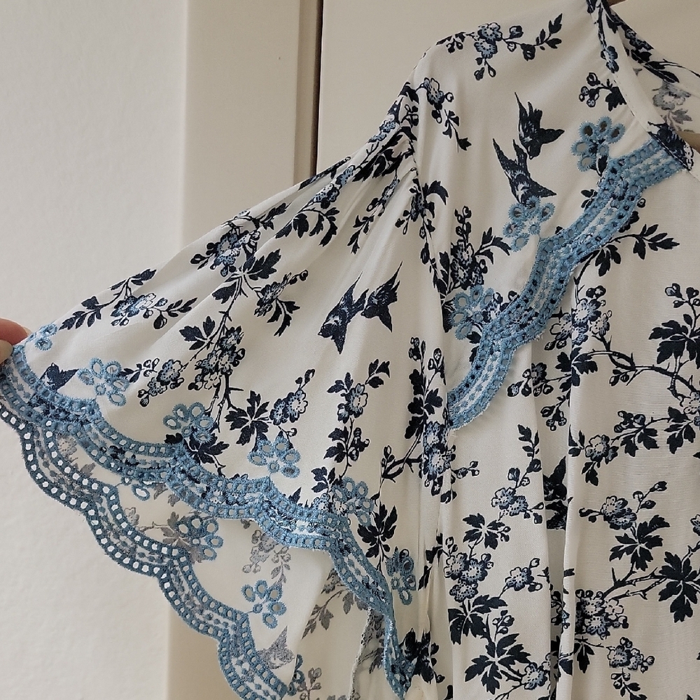 Loft Floral Bird Blue and White Women's Top Euc! - Picture 5 of 8